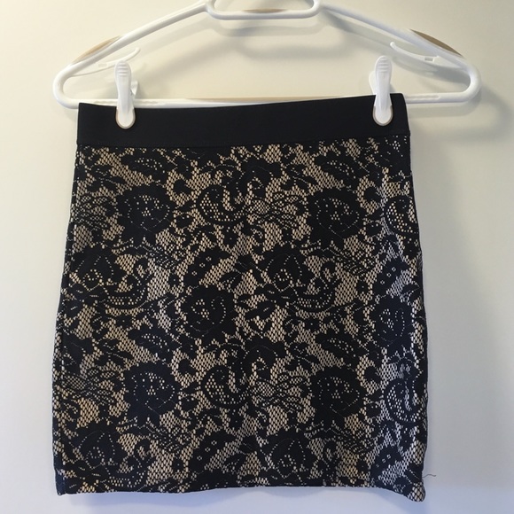 Black Velvet Lace & Cream Mini Skirt - Picture 6 of 8